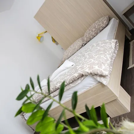 Stan Na Dan Hostel Σάμπατς